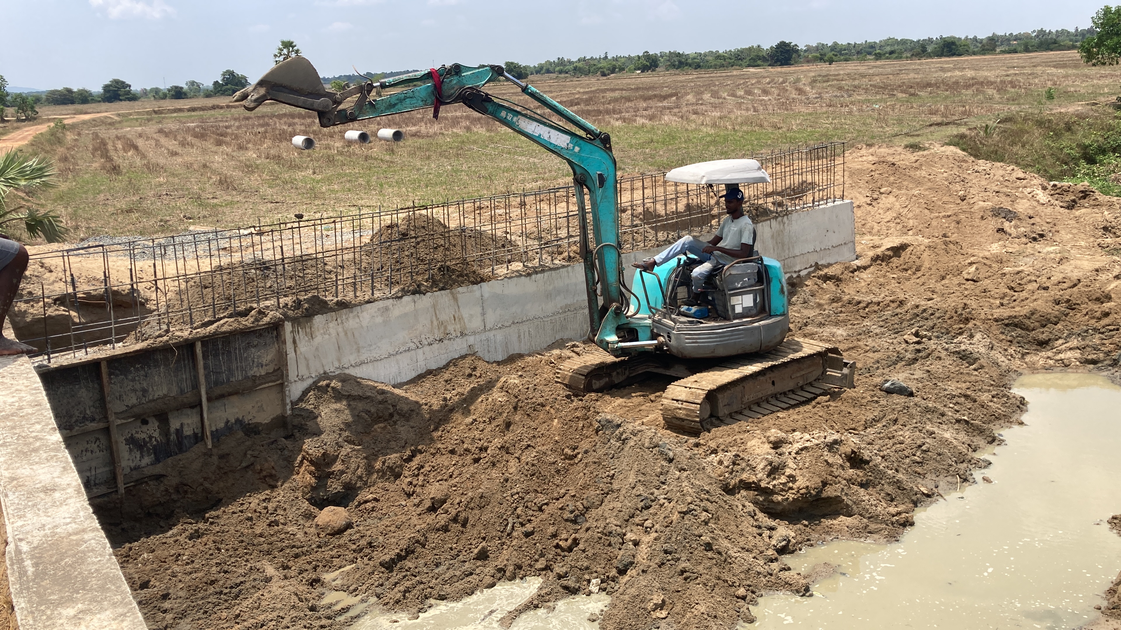 Retaining wall — view 3